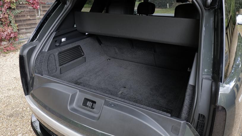 3437823 4.4 P615 V8 SV LWB 4dr Auto [Signature Suite]