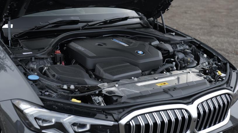 3413330 330e 22.3 kWh Sport 4dr Step Auto
