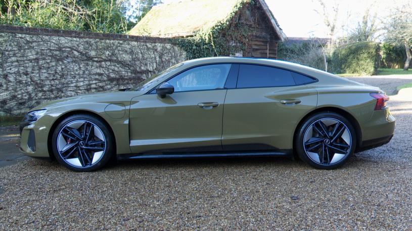3417829 500kW 105kWh Carbon Black 4dr Auto