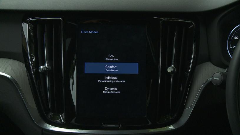 3413413 2.0 B4P Plus Dark 5dr Auto [7 speed]
