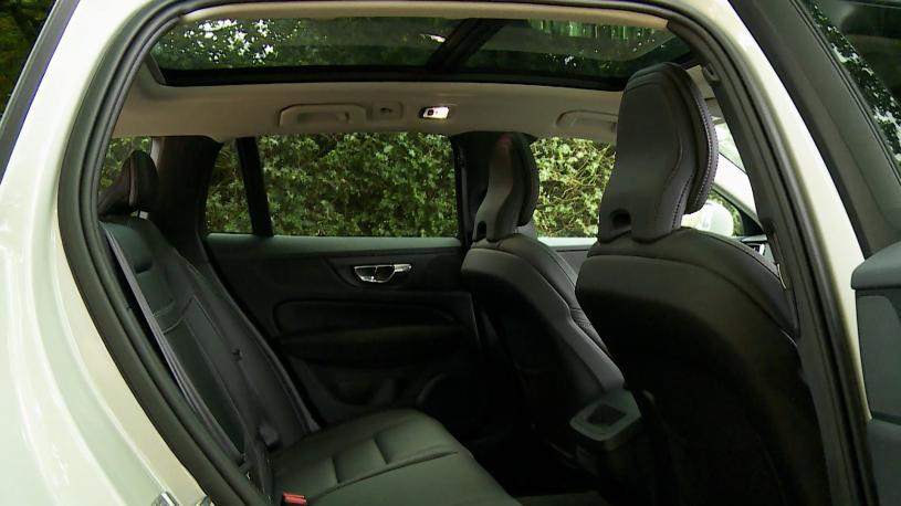 3413413 2.0 B4P Plus Dark 5dr Auto [7 speed]