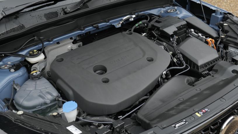 2250358 2.0 B3P Plus Dark 5dr Auto