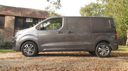 Peugeot E-expert Standard 1000 100kW 75kWh Professional Premium + Van Auto