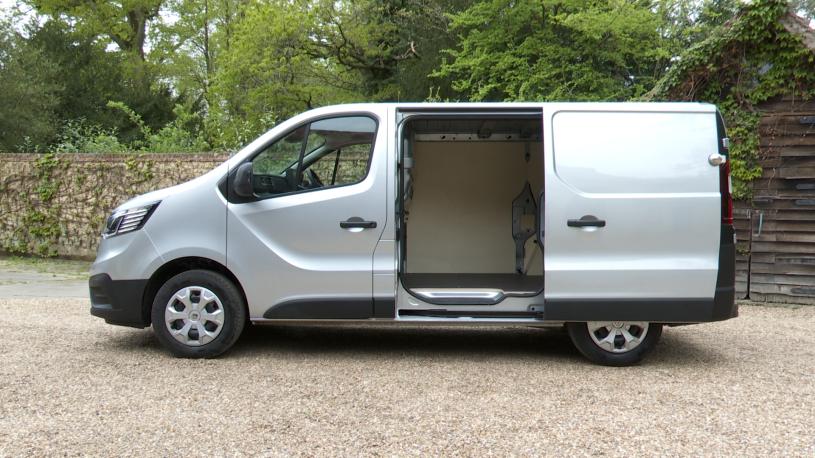 3429571 LL30 Blue dCi 150 Extra Sport [Safety] Van