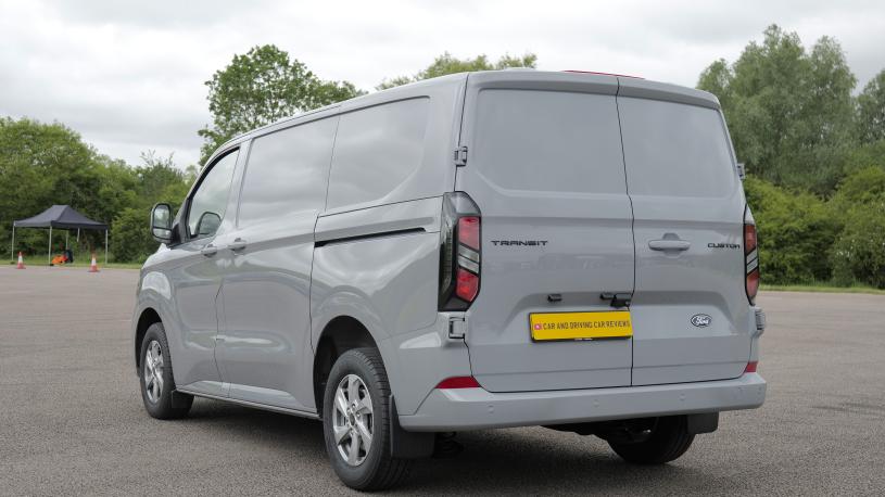 3428733 2.5 PHEV 227ps H1 Van Trend Auto