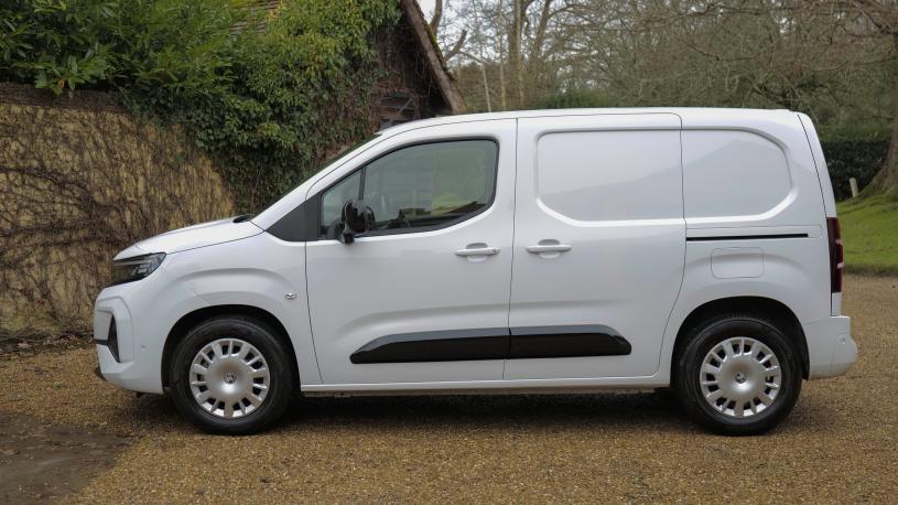3432447 100kW Prime 50kWh H1 Crew Van Auto