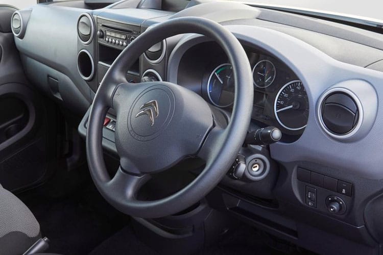 3440396 100kW Plus M 52kWh 5dr Auto