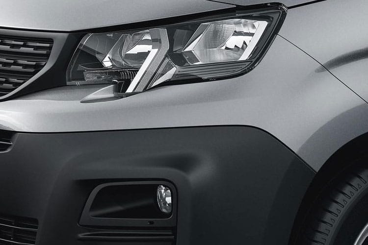 3438069 750 100kW 50kWh Professional Premium + Van Auto